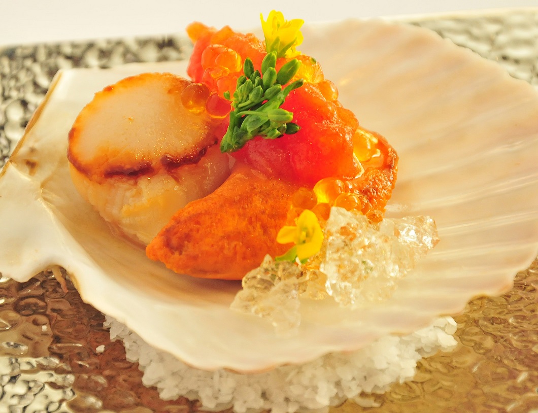 Seared Sea Scallop with Champagne Gelee EVO Caviar