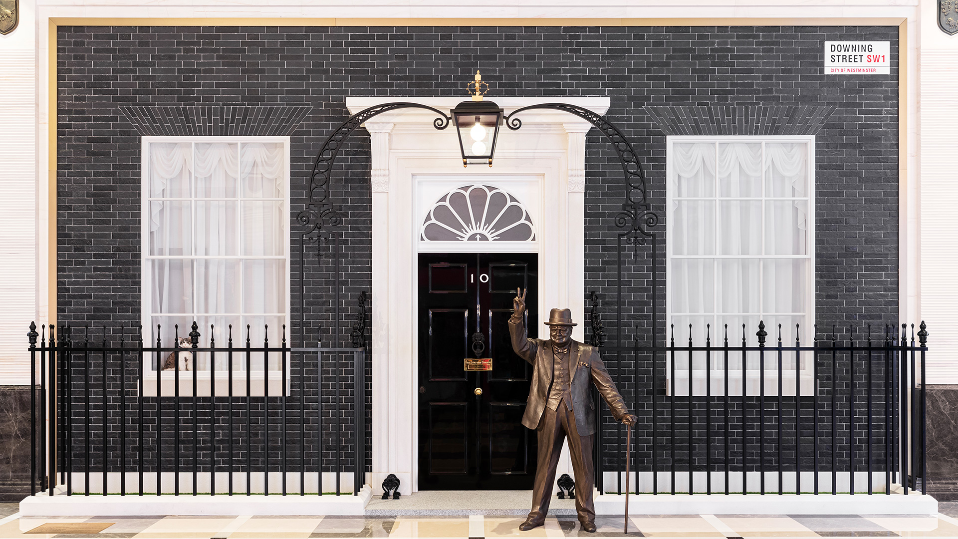 The Londoner Attractions -Downing Street