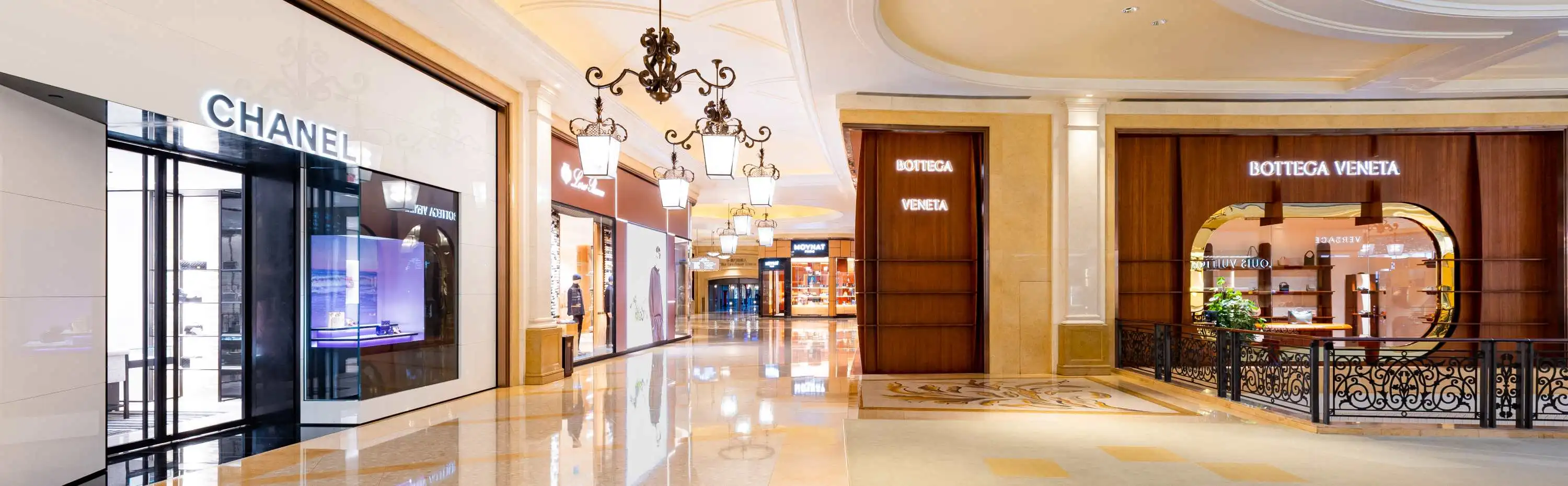 Shoppes at Four Seasons