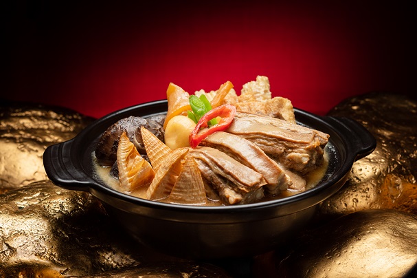Golden Court - Braised mutton and fish maw 雙冬花膠羊腩煲