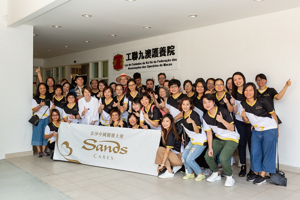 Sands Cares Ambassadors Visit Elderly at Ka Ho Centre