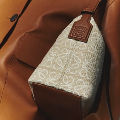 LOEWE: Refined texture
